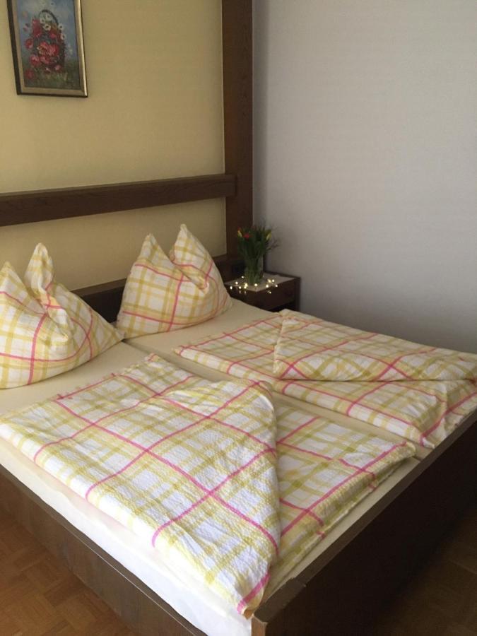 Appartements Caroline Осиах Екстериор снимка