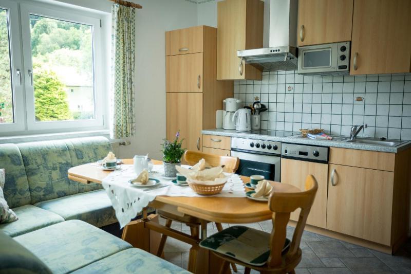 Appartements Caroline Осиах Екстериор снимка
