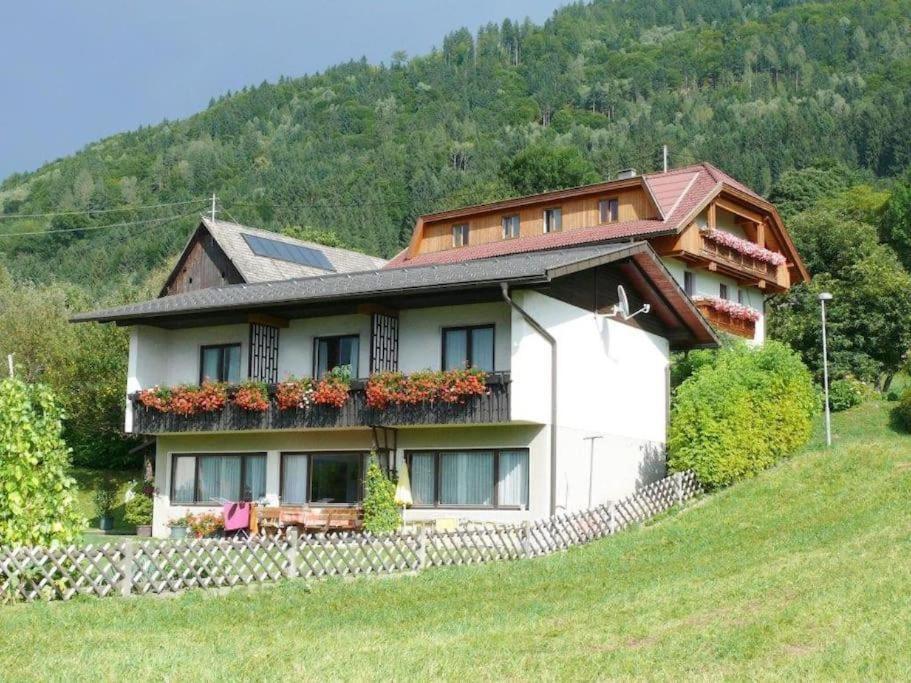 Appartements Caroline Осиах Екстериор снимка
