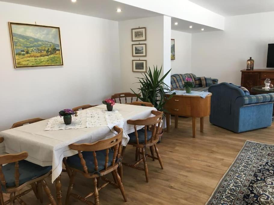 Appartements Caroline Осиах Екстериор снимка